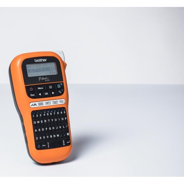 Imprimanta termica de etichete portabila cu tastatura QWERTY si simboluri electrice integrate, aparat de etichetat Brother P-Touch E110, portocaliu