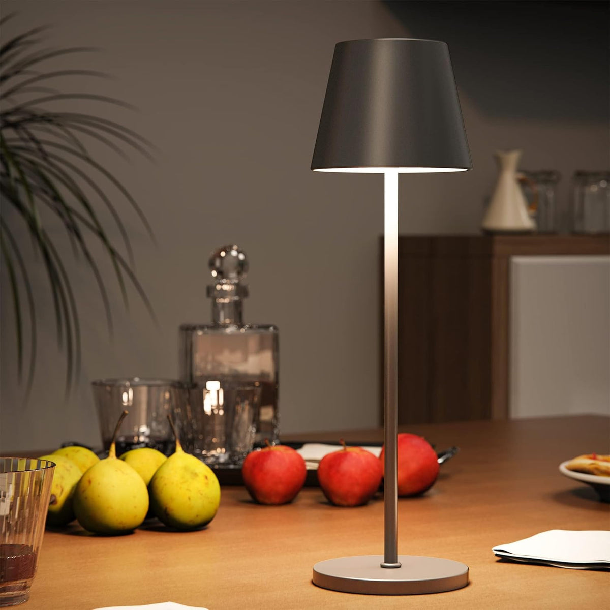 Lampa de masa LED RGB cu statie de incarcare, buton cu touch, dimabila, impermeabila IP54, pentru interior si exterior, hotel, restaurant, terasa, casa, gradina