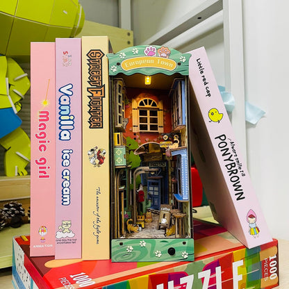 Puzzle 3D, Book Nook DIY cu lumina LED, cotor de carte din lemn, accesotiu decorativ suport carti straduta cu pisici