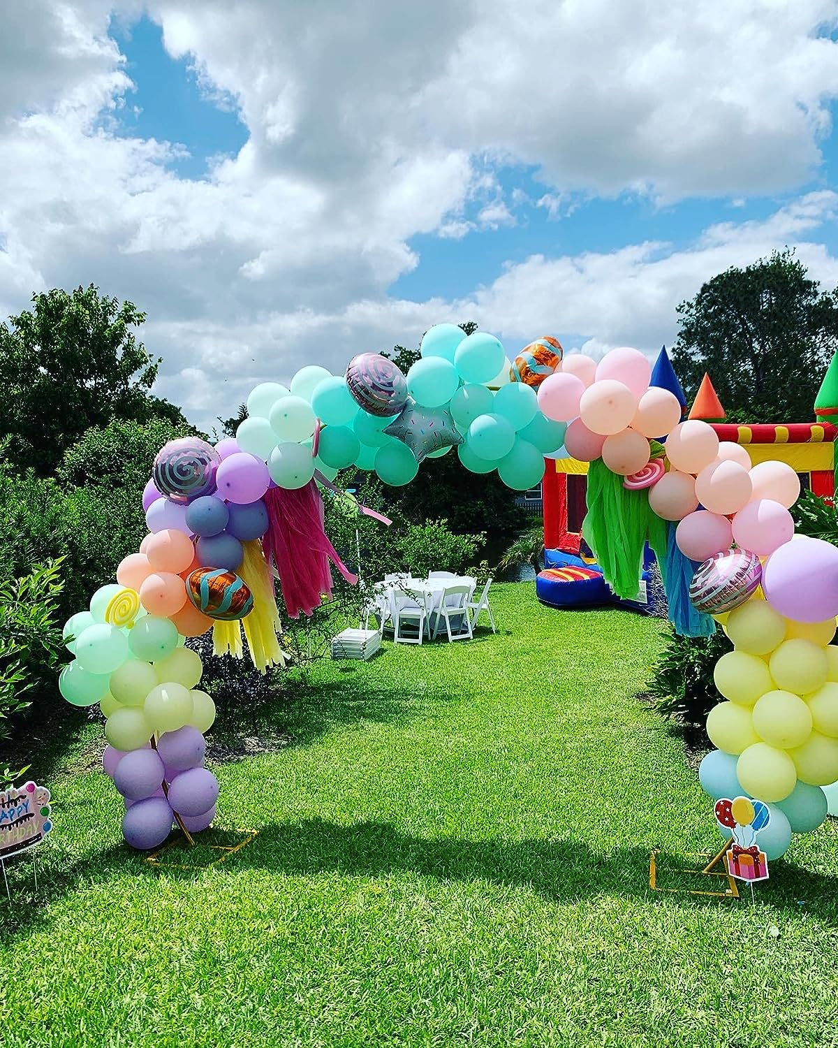 Arcada pentru baloane de 2.4 m x 2.7 m, suport metalic cu baza patrata, 2 saculeti pentru contragreutate, banda pentru baloane si accesorii, pentru nunta, zi de nastere, fundal foto, accesorii pentru petreceri, decoratiuni