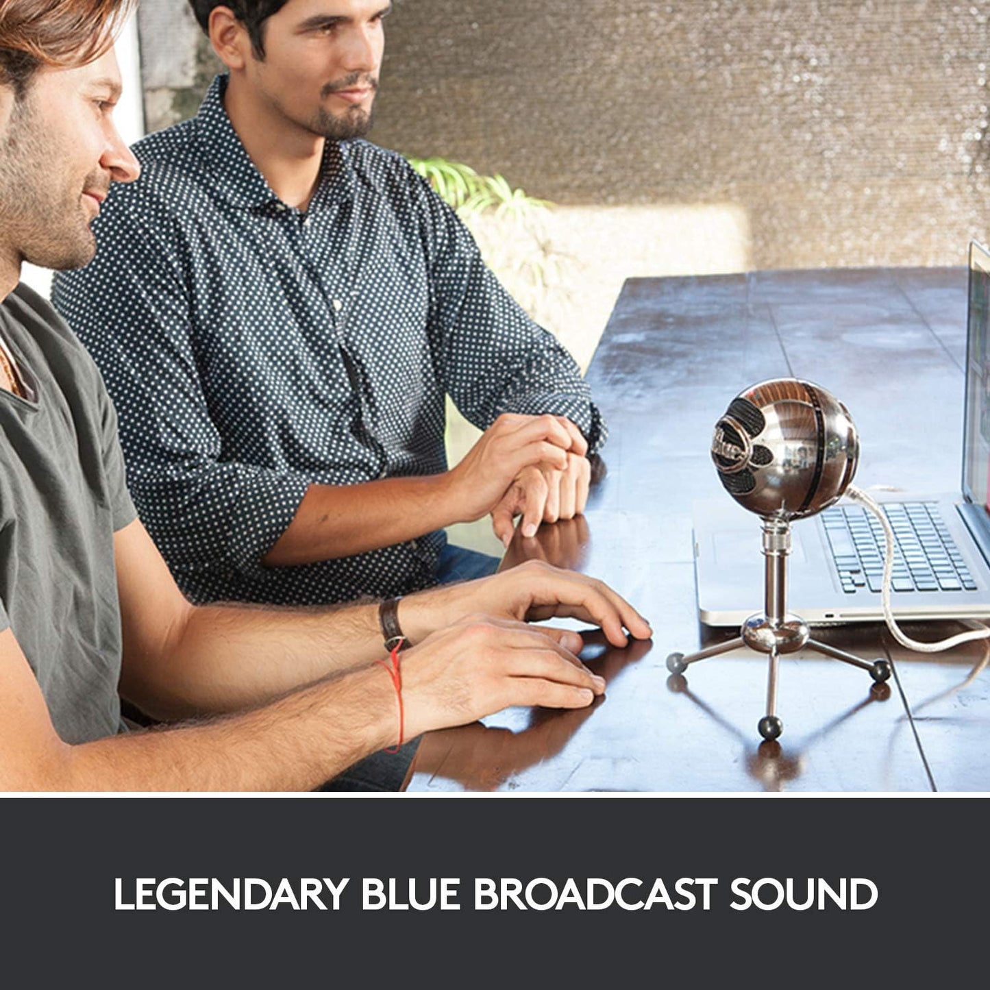 Microfon USB Blue Snowball, condensator cu 2 capsule, modele polare cardioid si omnidirectional, Plug & Play, pentru streaming, podcast, gaming, YouTube si conferinte, compatibil PC si Mac, argintiu