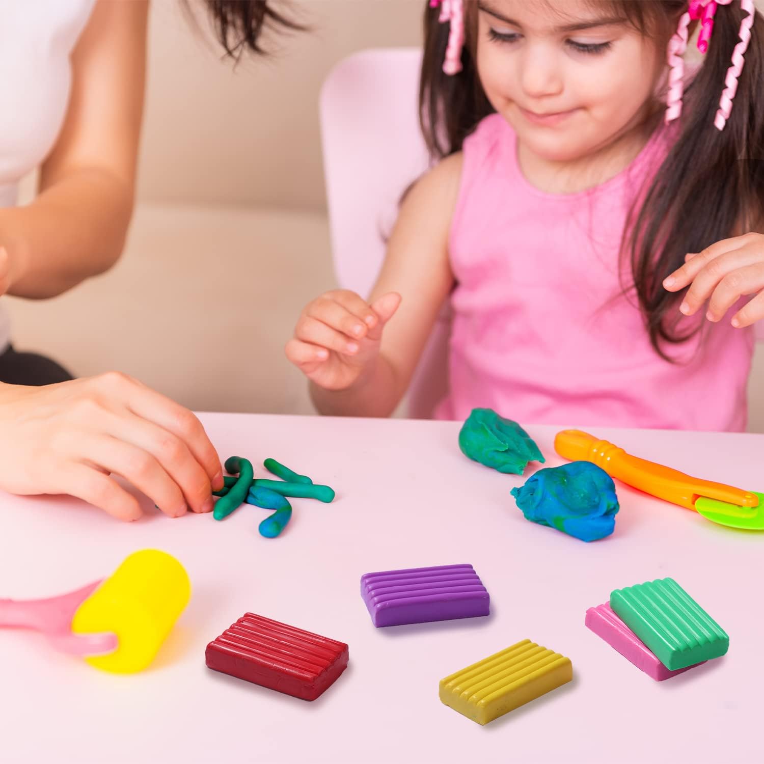 Set plastilina 50 culori, argila polimerica cu matrita, unelte de modelare, ace, prindere breloc si snur telefon, din material non-toxic, in cutie de depozitare