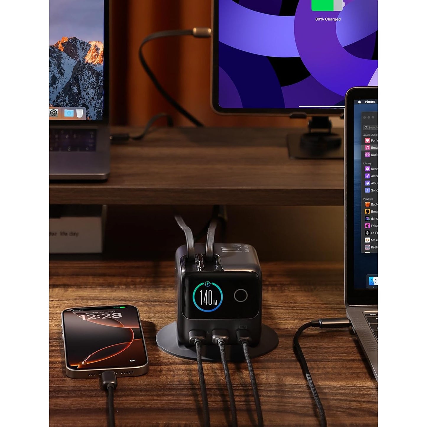 Statie Incarcare JOYROOM PODIX 140W GaN, incarcator rapid USB-C 5-in-1 cu 2 cabluri retractabile 100W, design rotativ la 180°, display LCD 1.54”, 3x USB-C + 2x USB-A, compatibil MacBook, iPhone, Samsung