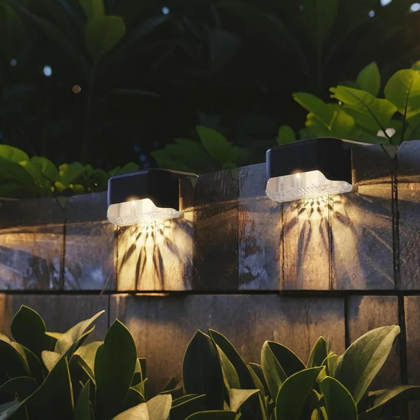 Set 12 lampi solare LED pentru trepte si terasa, impermeabile IP65, lumina alb cald – Iluminat exterior cu incarcare solara automata, pentru scari, gard, curte, gradina, alee sau piscina, negru