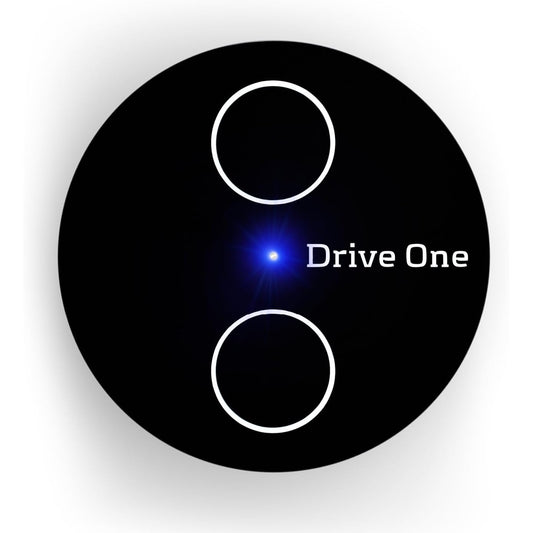 Alarma trafic Needit Drive One 2 Model 2026, avertizare camere radar fixe si mobile, avertismente sonore si LED, baza date BlitzerApp Europa, instalare automata Plug & Play, design discret pentru bord, negru