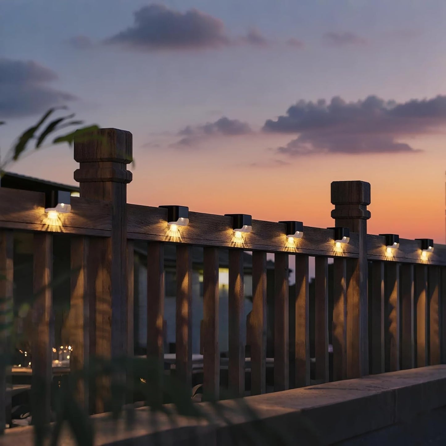 Set 12 lampi solare LED pentru trepte si terasa, impermeabile IP65, lumina alb cald – Iluminat exterior cu incarcare solara automata, pentru scari, gard, curte, gradina, alee sau piscina, negru