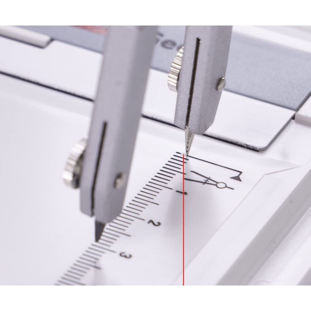 Planseta proiectare A4 pentru desen tehnic, arhitectura, cu sina de prindere accesorii, din plastic rezistent la impact, alba