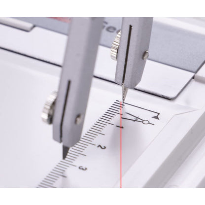 Planseta proiectare A4 pentru desen tehnic, arhitectura, cu sina de prindere accesorii, din plastic rezistent la impact, alba