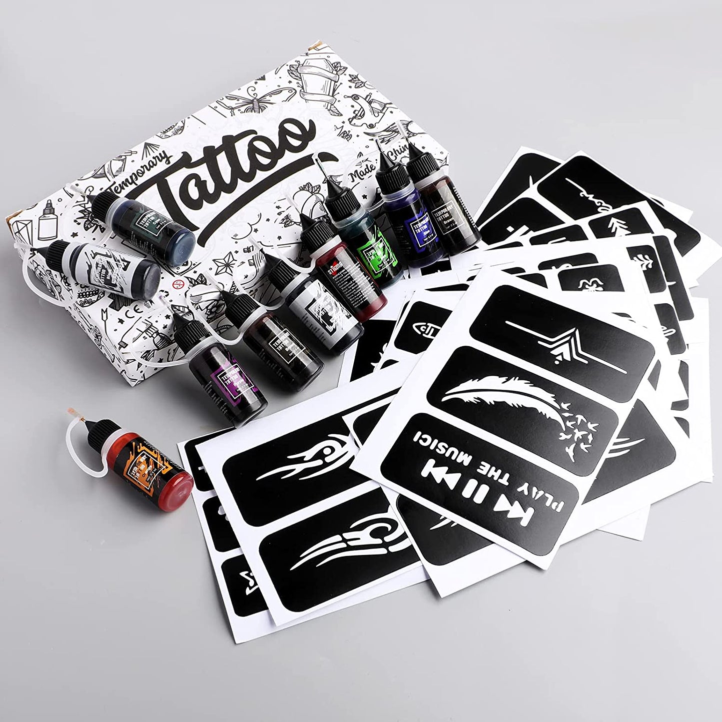 Kit de tatuaje temporare cu 10 sticle de cerneala diferite de 15 ml si 84 sabloane diferite, rezistente la apa, usor de utilizat