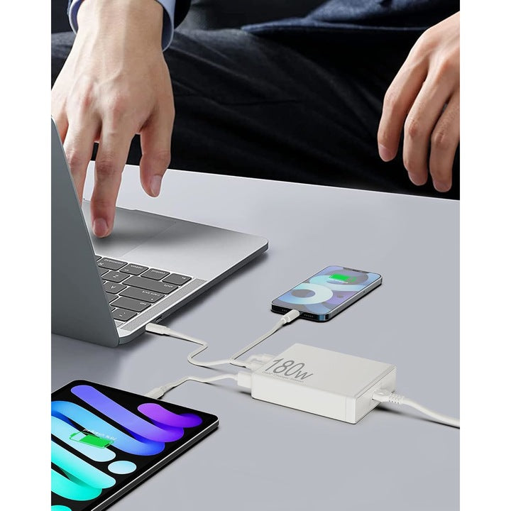 Incarcator retea 180W GaN, cu display LCD, 6 porturi de incarcare, 3 USB-A si 3 USB-C 65W, protectie la supracurent, supraincalzire, supratensiune, pentru MacBook, iPad, iPhone 14/13/12/Pro/Max, Samsung Galaxy S22